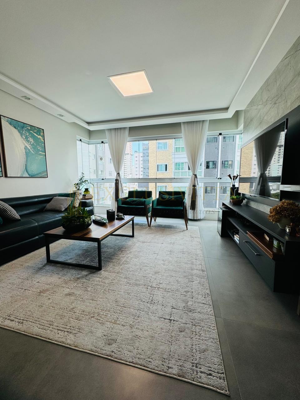 Lindo apartamento com 3 suítes a venda na área mais procurada de Balneário Camboriú